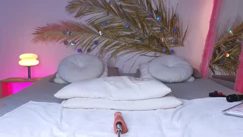 Holly online show from 02.10.25