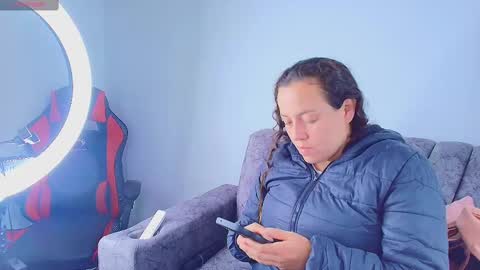 Snapshot of _honey1_ chatting on 10.17.25 Honey online show from 10.17.25