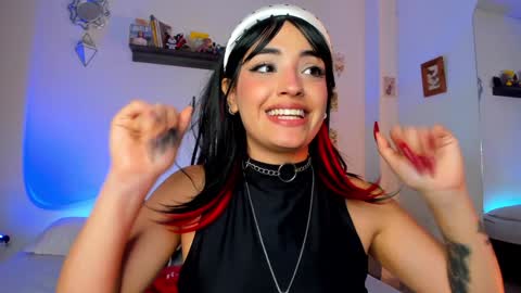 Snapshot of _hotpink chatting on 01.07.25 Jenn  online show from 01.07.25