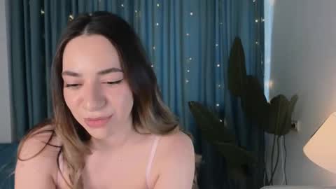 Snapshot of _ilona_holmes_ chatting on 02.09.25 Ilona online show from 02.09.25