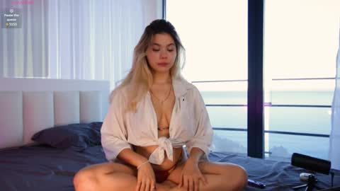 Snapshot of _iowaa_ chatting on 12.04.25 Maria online show from 12.04.25