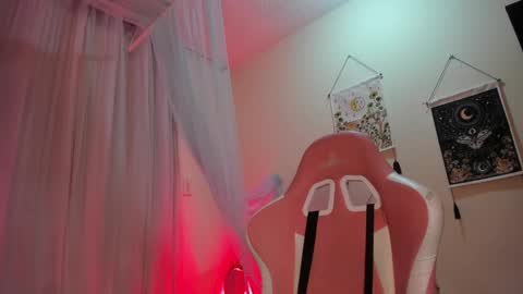 Snapshot of _ivanna11_ chatting on 01.10.25 Ivanna online show from 01.10.25