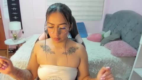 Snapshot of _ivanna11_ chatting on 12.15.25 Ivanna online show from 12.15.25