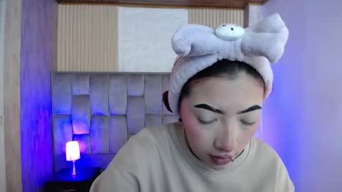 Mia online show from 09.25.25