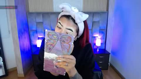 Mia online show from 10.10.25