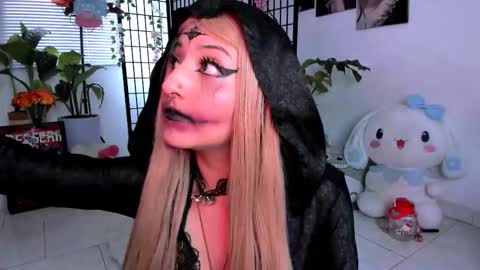 JULIANA online show from 11.08.25