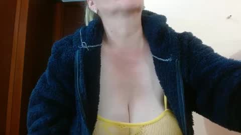 Snapshot of _keiila chatting on 01.11.25 Keiila online show from 01.11.25