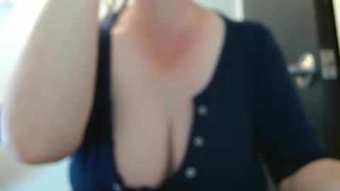 Snapshot of _keiila chatting on 11.25.25 Keiila online show from 11.25.25