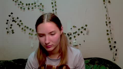 _kikiclark_ online show from 11.13.25