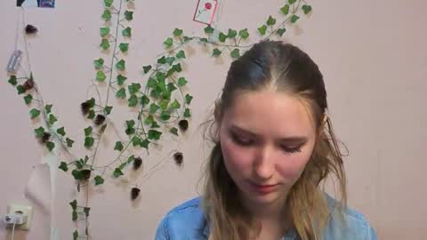 _kikiclark_ online show from 03.06.26