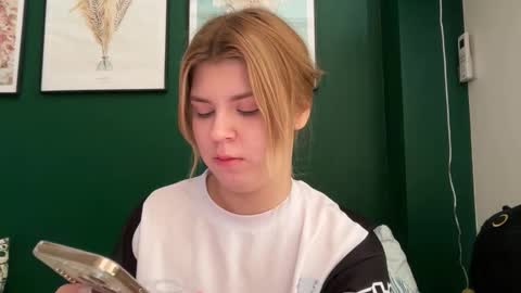 Molly   Emily online show from 03.21.26