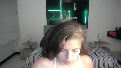 Snapshot of _kitten_1 chatting on 01.04.25 _kitten_1 online show from 01.04.25