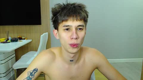 Snapshot of _kurt chatting on 12.22.24 Kurt online show from 12.22.24