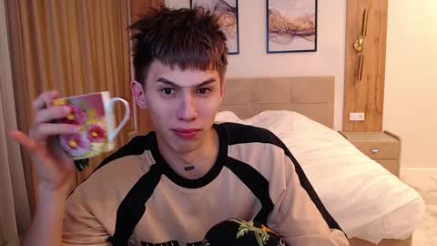 Snapshot of _kurt chatting on 03.06.25 Kurt online show from 03.06.25