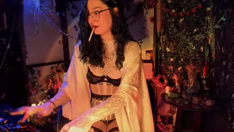 Lady Luna online show from 10.12.25