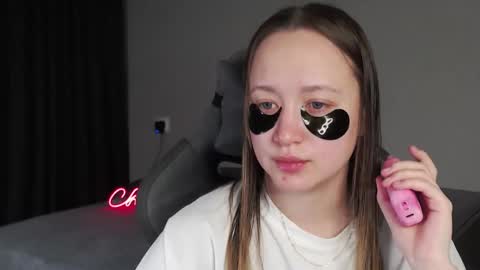 _lalune_ online show from 12.04.25