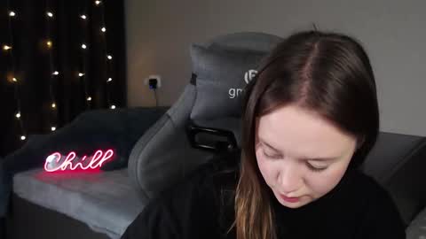 _lalune_ online show from 12.14.25