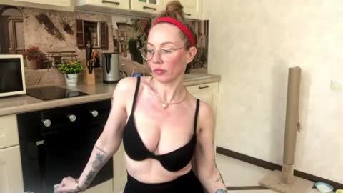  lee loo  online show from 04.20.26