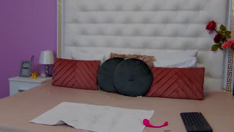 Snapshot of _lenapaul_ chatting on 01.28.25 Lena Paul online show from 01.28.25