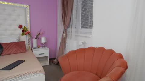 Snapshot of _lenapaul_ chatting on 02.06.25 Lena Paul online show from 02.06.25