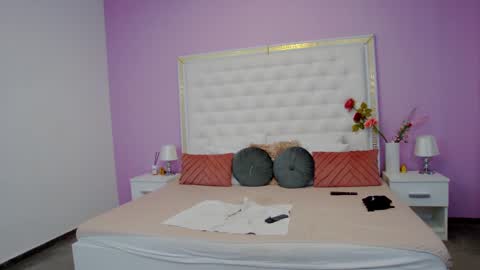 Snapshot of _lenapaul_ chatting on 02.18.25 Lena Paul online show from 02.18.25