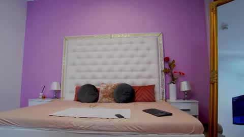 Snapshot of _lenapaul_ chatting on 09.17.25 Lena Paul online show from 09.17.25