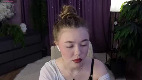 Snapshot of _liilcrystal_ chatting on 06.25.26 _liilcrystal_ online show from 06.25.26