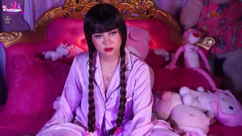 _little_glrl_ online show from 11.19.25