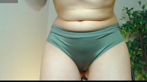 Snapshot of _little_misss chatting on 12.13.24 Mila  online show from 12.13.24