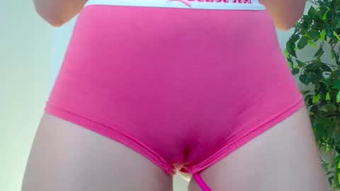 Snapshot of _little_misss chatting on 10.07.25 Mila  online show from 10.07.25