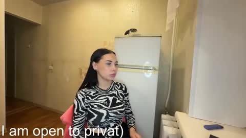 Snapshot of _lovelycurves_ chatting on 10.09.25 Mary online show from 10.09.25