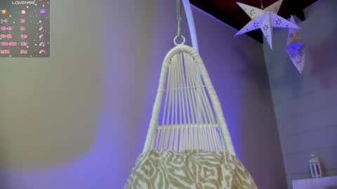 Snapshot of _luna_dupont_ chatting on 02.24.25  Luna  online show from 02.24.25