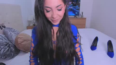 Lynna online show from 12.16.25