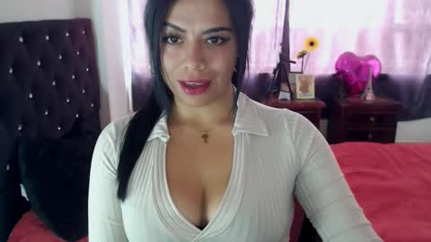 Snapshot of _m_y_q_u_e_e_n_ chatting on 10.31.25 QUEEN online show from 10.31.25