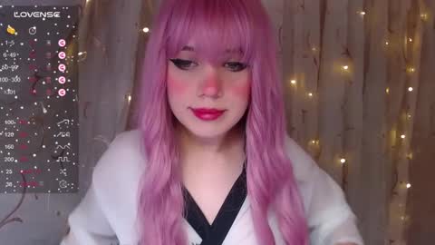 Snapshot of _marcelline_ chatting on 01.07.25 Kira online show from 01.07.25