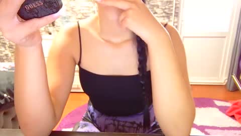 Snapshot of _mari___ chatting on 09.19.25  Mari  online show from 09.19.25