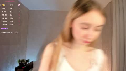  Gwen  online show from 11.05.25