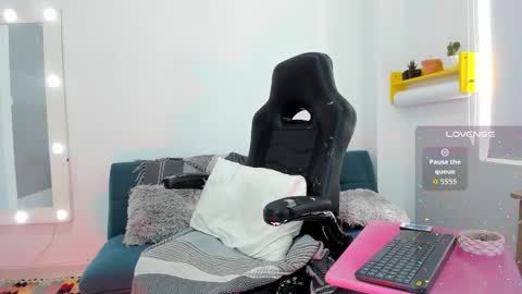 Juli online show from 11.25.25