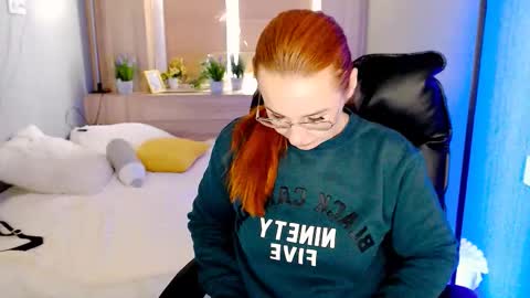 Snapshot of _mi_amore chatting on 10.26.25 _mi_amore online show from 10.26.25