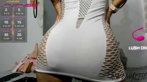 Snapshot of _mia_brunette_ chatting on 01.09.25 MIA online show from 01.09.25