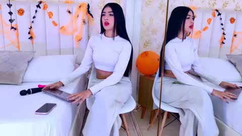 Mia Monroe online show from 10.27.25