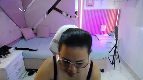  Mia  online show from 09.27.25