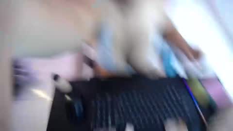  Mia  online show from 04.17.26