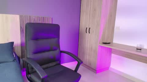 _miamiller_ online show from 02.18.25