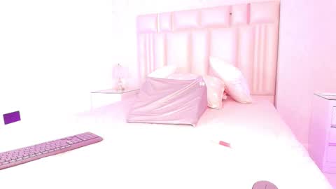 Mia  online show from 03.05.26