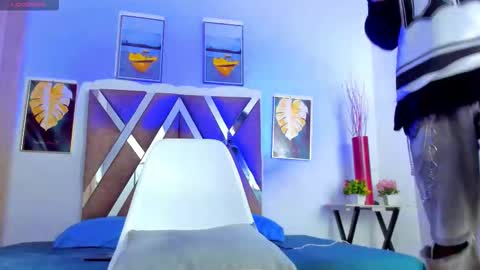 Snapshot of _miguel7w7 chatting on 11.30.25 miguel tomorrow from 200 pm Colombia to 1000 pm online show from 11.30.25