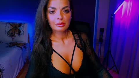 Snapshot of _milani_ chatting on 05.20.26 Milani online show from 05.20.26