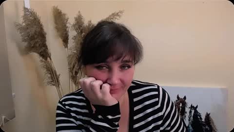 Snapshot of _miranda_sun chatting on 12.12.24 Miranda online show from 12.12.24