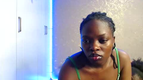 Snapshot of _mirandah chatting on 11.23.25 Mirandah online show from 11.23.25