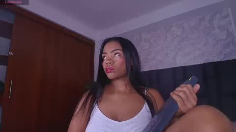 Snapshot of _mishell chatting on 10.25.25 Mishell online show from 10.25.25